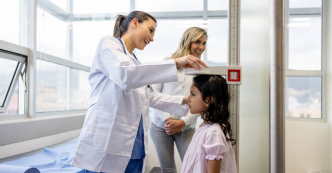 HGH vs Watchful Waiting Short Stature Children: How to Decide image